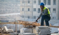 رئيس بلدية أشكلون يوقف العمال العرب عن العمل في المدينة